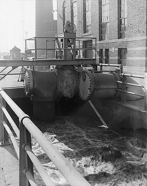 Milorganite was produced through the activated sludge process developed at the Jones Island Treatment Plant. This 1981 photograph shows the pump and mixing channel.