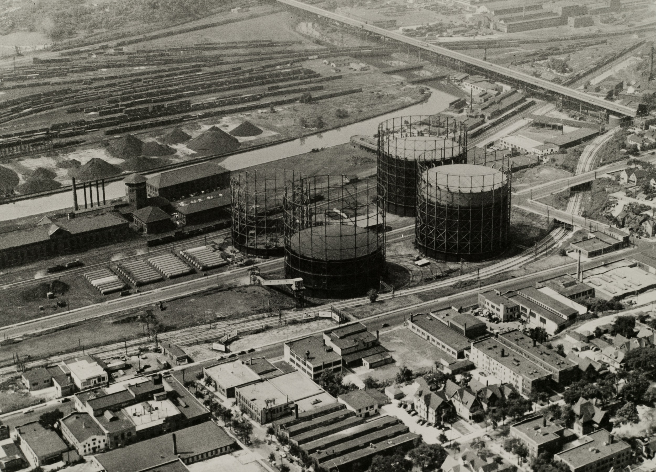 A 1947 aerial view of the Menomonee Valley showing the Wisconsin Gas Company's coal gas processing and storage facility near 26th and St. Paul. 