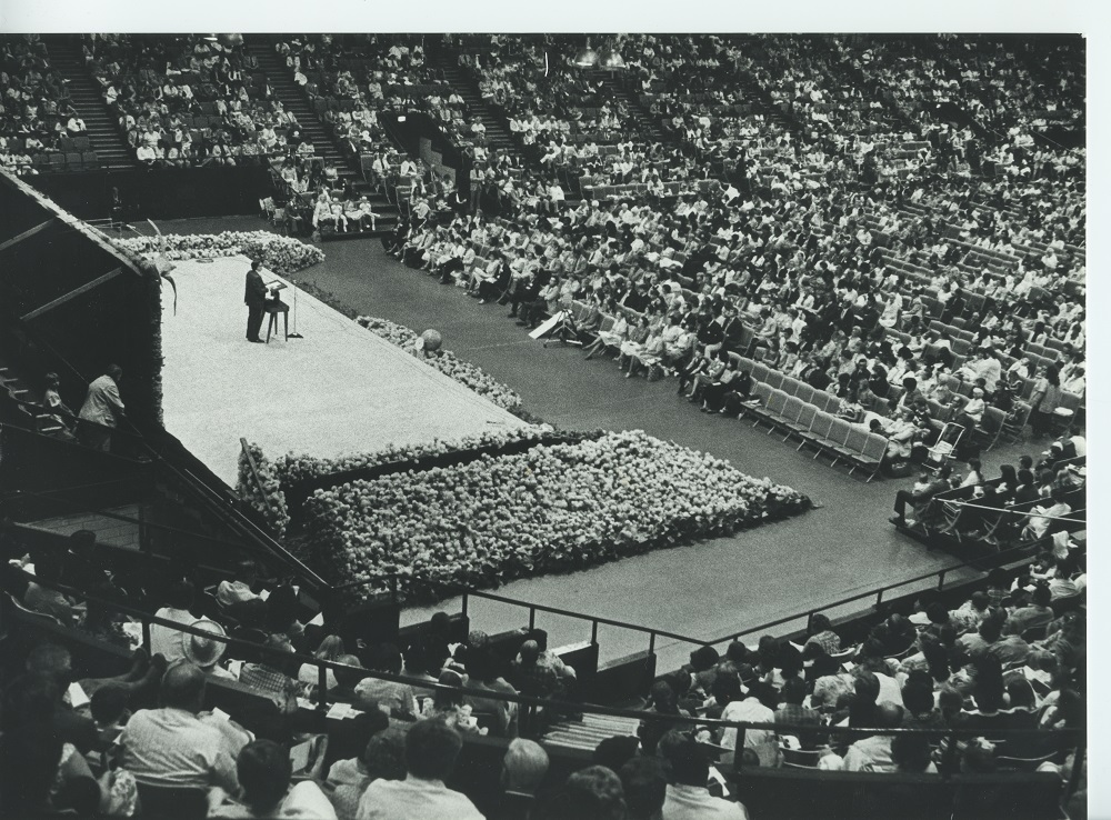 A large audience listens to a speaker at the 1978 National Jehovah's Witnesses Convention, held in the MECCA Arena, now known as the Milwaukee Arena.