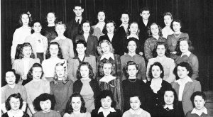 1944 UW-Milwaukee yearbook photograph featuring Japanese-American artist and then-student Ruth Asawa. Asawa is seated in the front row, fourth from the left. 