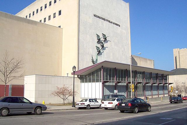 Exterior view of the current Milwaukee Public Museum, which opened downtown in 1963. 