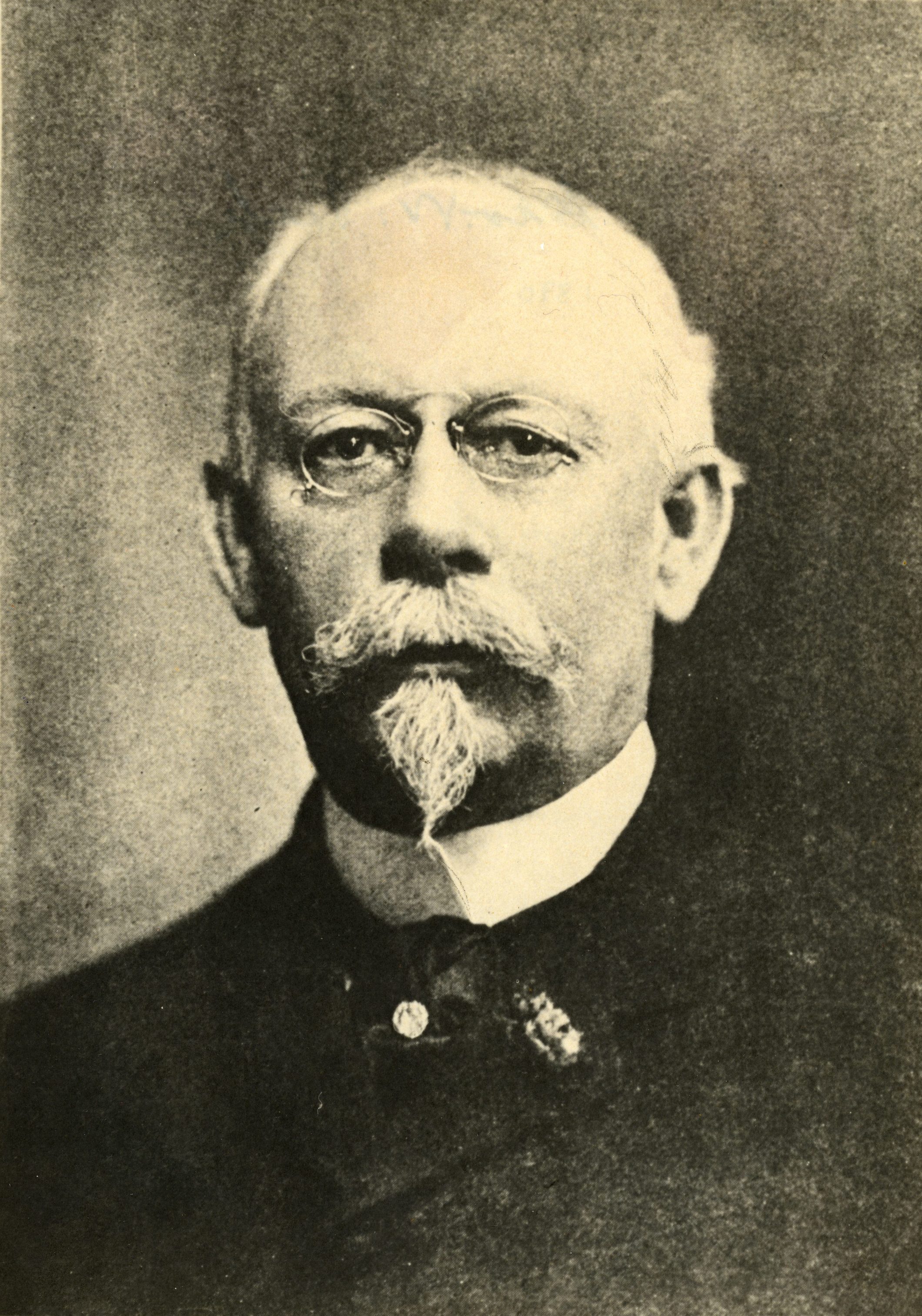 Portrait of George W. Peck. Peck served as Milwaukee's mayor in 1890 before being elected as Wisconsin's governor, a position he held for four years. 