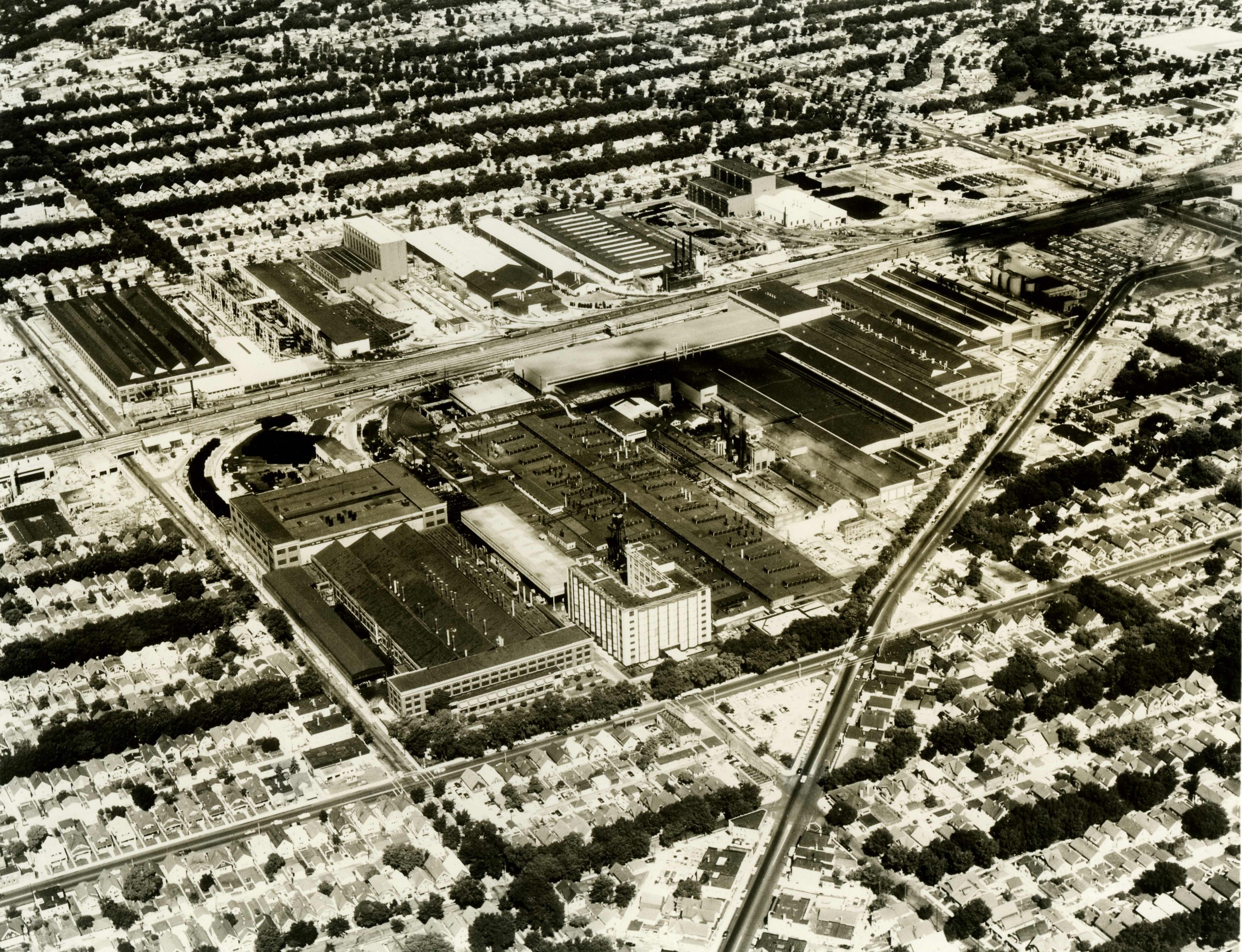 This aerial photograph of Franklin Heights taken in the 1960s shows the A. O. Smith Corporation site in the foreground, surrounded by residences.