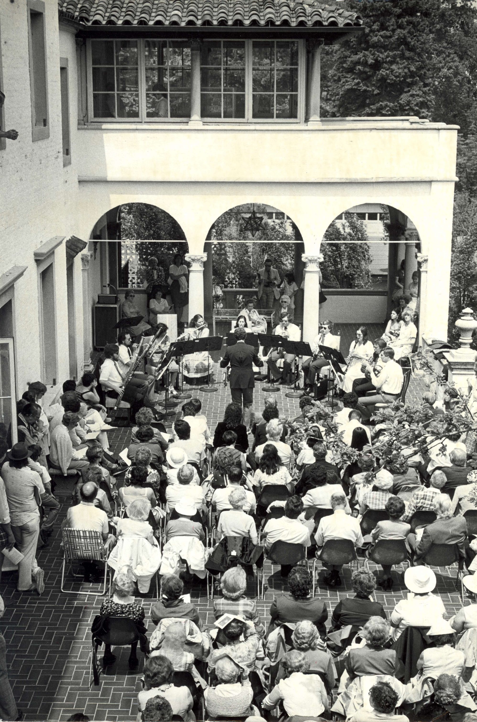 The Milwaukee Chamber Orchestra performs for an audience gathered on a Villa Terrace patio. 