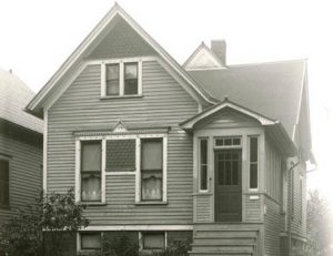 Photograph of a Polish flat taken from the street in 1935. This house was built in 1900. 