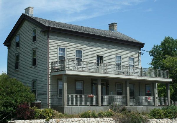 Built in 1848 by William Payne, one of Saukville's first residents, the Payne Hotel still stands near Saukville's downtown area and Triangle Park. 