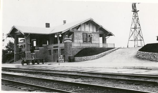 The Nashotah railway station opened in 1854 and served as an important gateway for individuals heading to the Lake Country for vacation or the Nashotah House to fulfill a religious vocation.