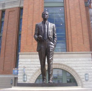 In 2010, a statue was dedicated outside Miller Park to honor former Brewers' owner and Major League Baseball commissioner Bud Selig. 